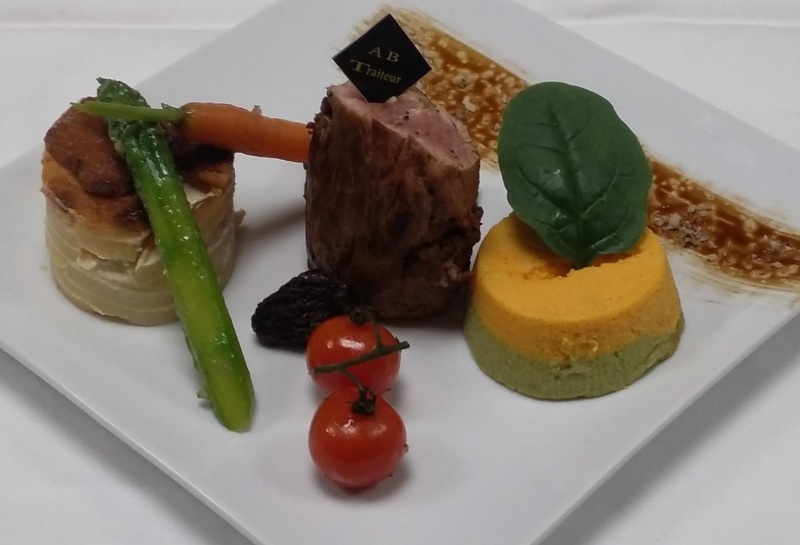 Plat gastronomique élaboré soigneusement