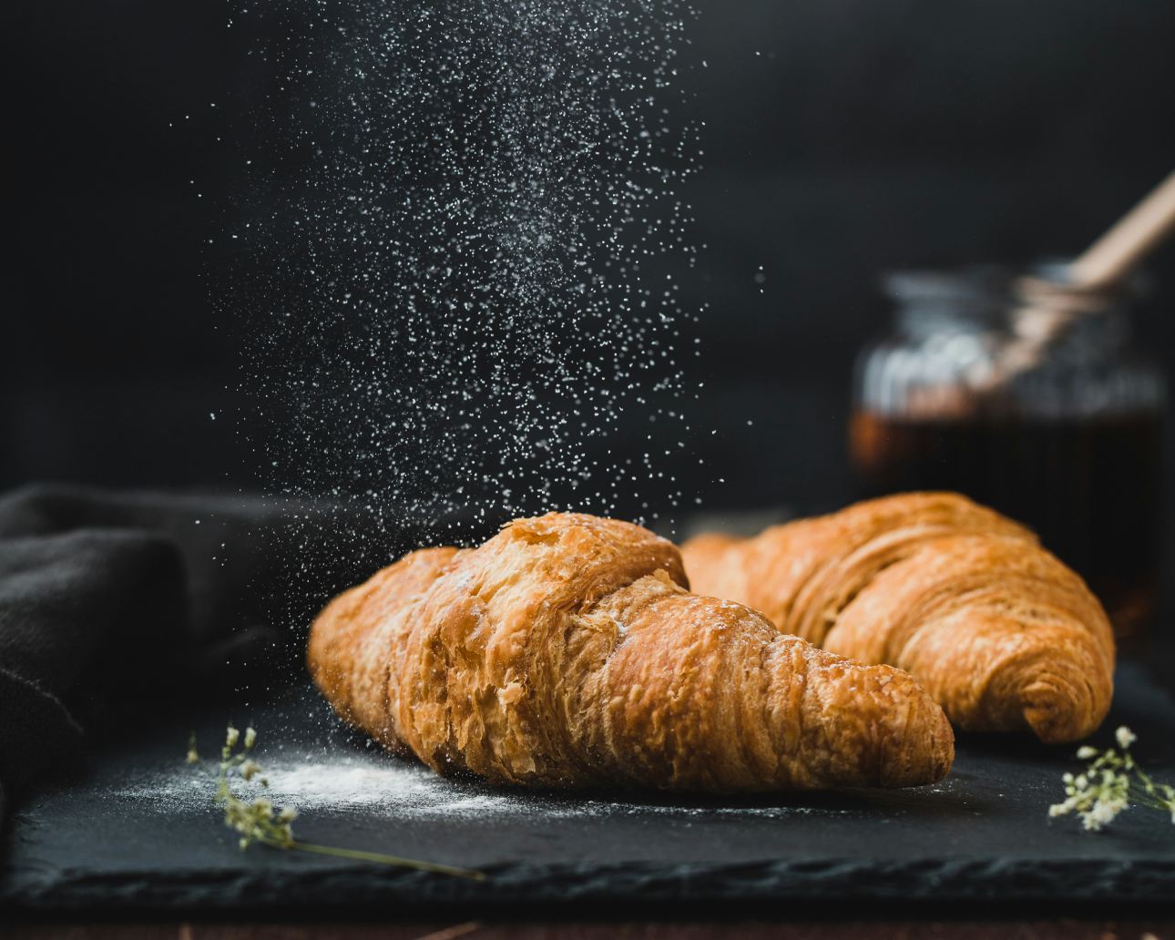 Croissants saupoudrés de sucre